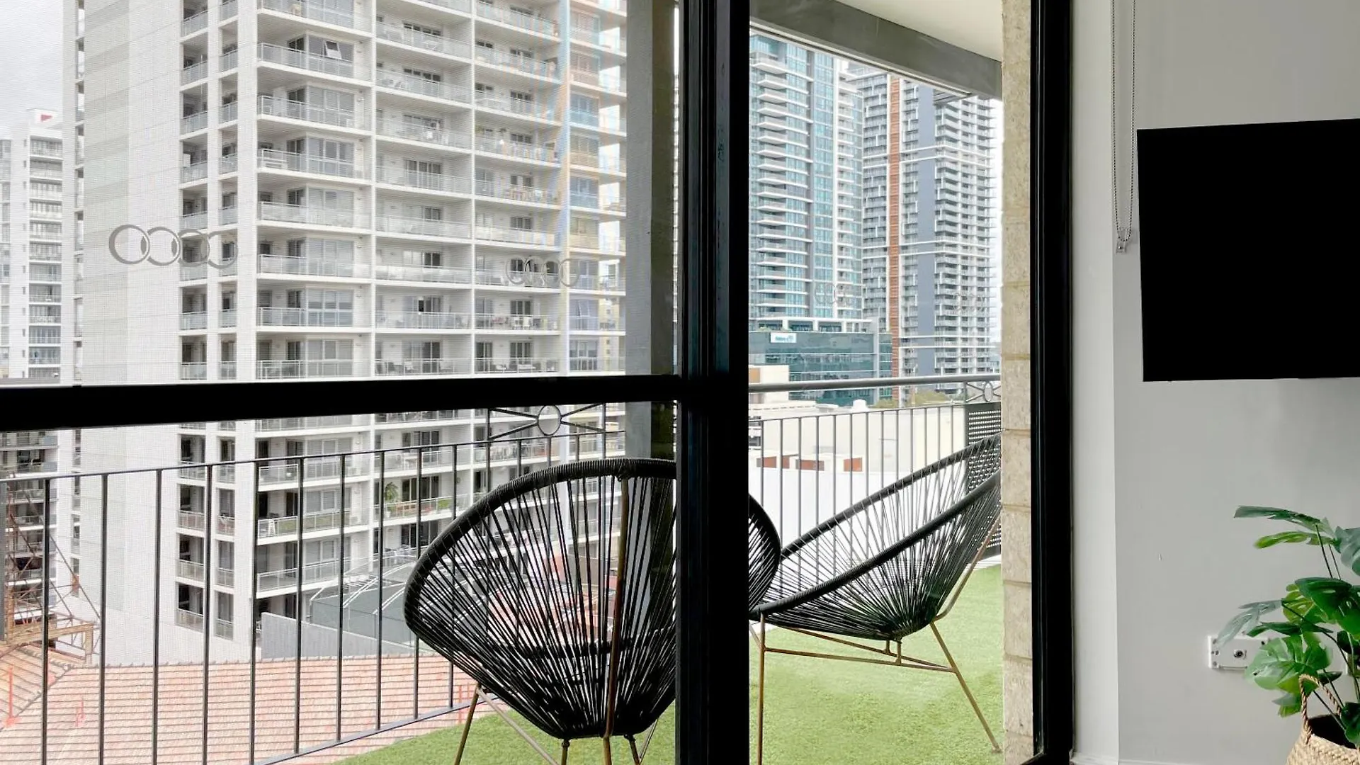 Stylish Executive City Pad W Parking And Pool Perth Australien