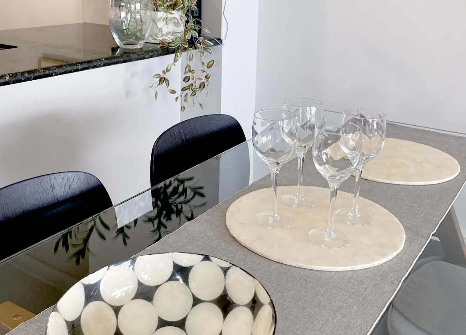 Stylish Executive City Pad W Parking And Pool Perth