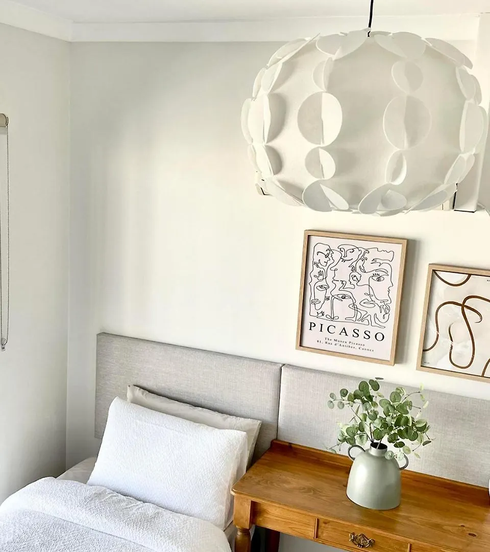 Stylish Executive City Pad W Parking And Pool Perth
